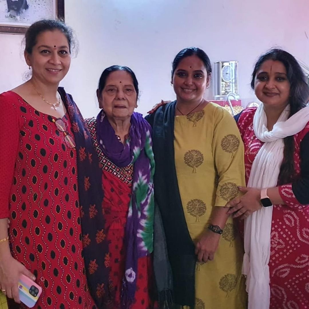 ಲೀಲಾವತಿ ಮನೆಗೆ ಭೇಟಿ ಕೊಟ್ಟ ಸುಧಾರಾಣಿ, ಶ್ರುತಿ, ಮಾಳವಿಕ..