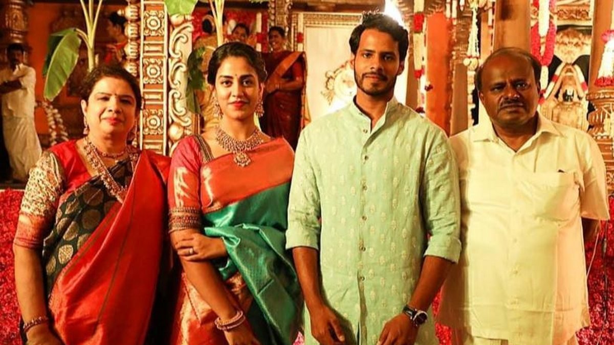 ನಿಖಿಲ್ ಪತ್ನಿ ರೇವತಿ ಗೆ ಸೀಮಂತ: ಹೆಚ್ಡಿಡಿ ಕುಟುಂಬದಲ್ಲಿ ಮನೆ ಮಾಡಿದ ಸಂಭ್ರಮ