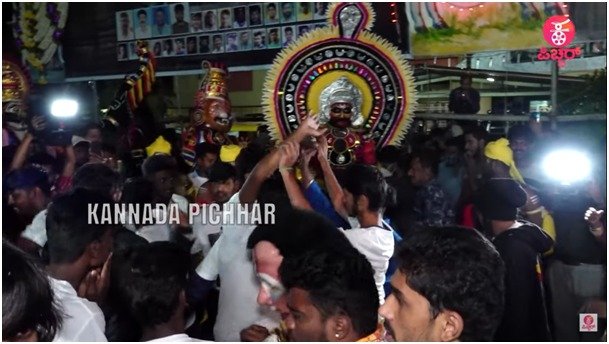 ಭಜರಂಗಿ 2 ಚಿತ್ರಮಂದಿರಗಳ ಬಳಿ ದೀಪಾವಳಿ , ಅಭಿಮಾನಿಗಳ ಹರ್ಷೋದ್ಘಾರ