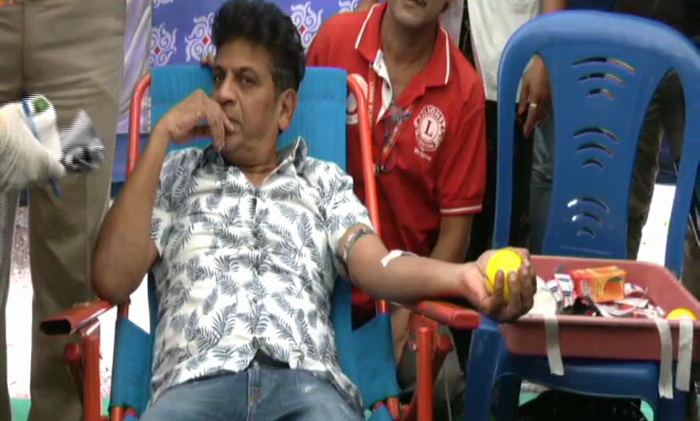 ‘ಅನ್ನದಾನ’ದೊಂದಿಗೆ ‘ರಕ್ತದಾನ’ವನ್ನೂ ಮಾಡಿದ ಶಿವಣ್ಣ!