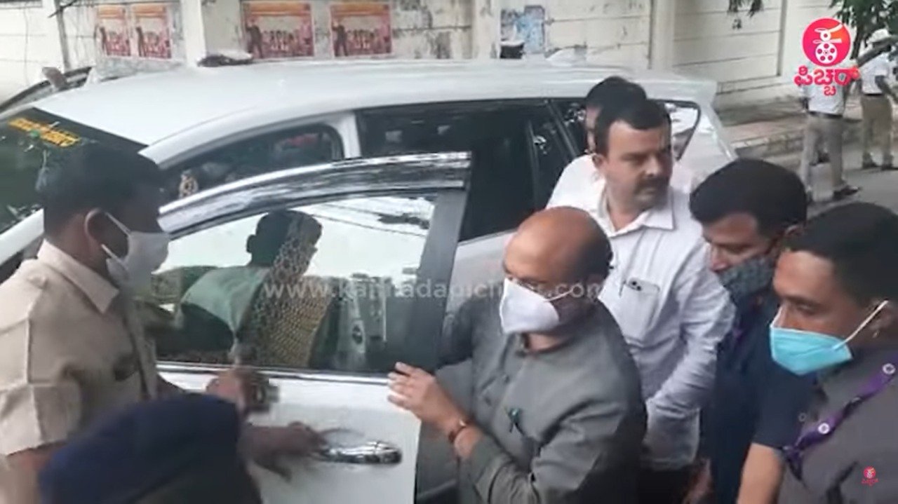 ಅಪ್ಪು ಮನೆಗೆ ಭೇಟಿ ನೀಡಿದ ಸಿಎಂ..!