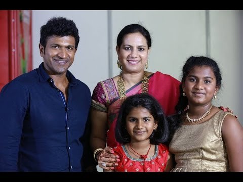 ಅಪ್ಪನ ‘ಪುಣ್ಯ ಸ್ಮರಣೆಯ’ ದಿನವೇ ಪರೀಕ್ಷೆ ಬರೆಯುತ್ತಿರುವ ಮಗಳು