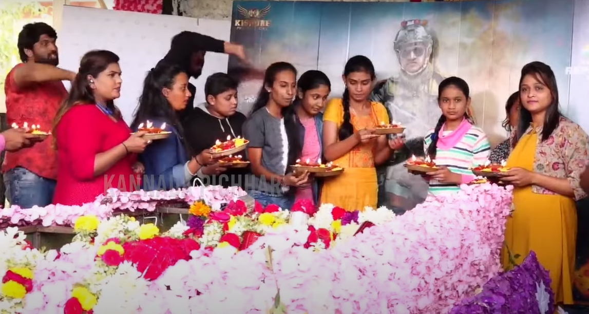 Video Album: ಅಪ್ಪು ಸಮಾಧಿ ಬಳಿ ಅಭಿಮಾನಿಗಳ ಗಣರಾಜ್ಯೋತ್ಸವ