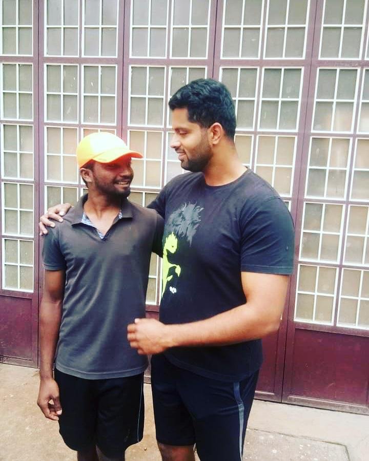 ಅಭಿಮಾನಿ ಬೆನ್ನ ಮೇಲೆ ಅಭಿಷೇಕ್‌ ಹಚ್ಚೆ