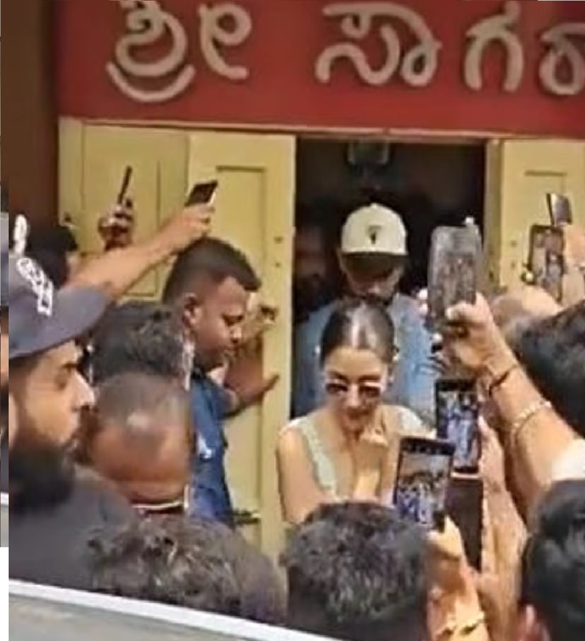 ಮಲ್ಲೇಶ್ವರಂ CTR ನಲ್ಲಿ ಮಸಾಲೆ ದೋಸೆ ತಿನ್ನಲು ಬಂದ ಅನುಷ್ಕಾ-ವಿರಾಟ್‌ ಕೊಹ್ಲಿ