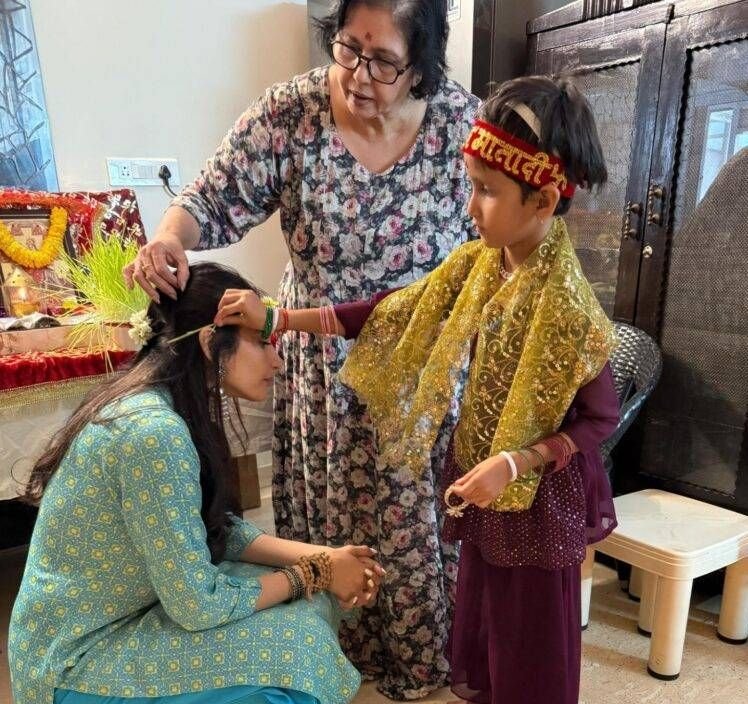ಪುಟ್ಟ ಮಕ್ಕಳ ಕಾಲಿಗೆ ಬಿದ್ದ ರಾಗಿಣಿ ಏನಿದು..? ಕಣಜಕ್ ಪೂಜೆ..!?