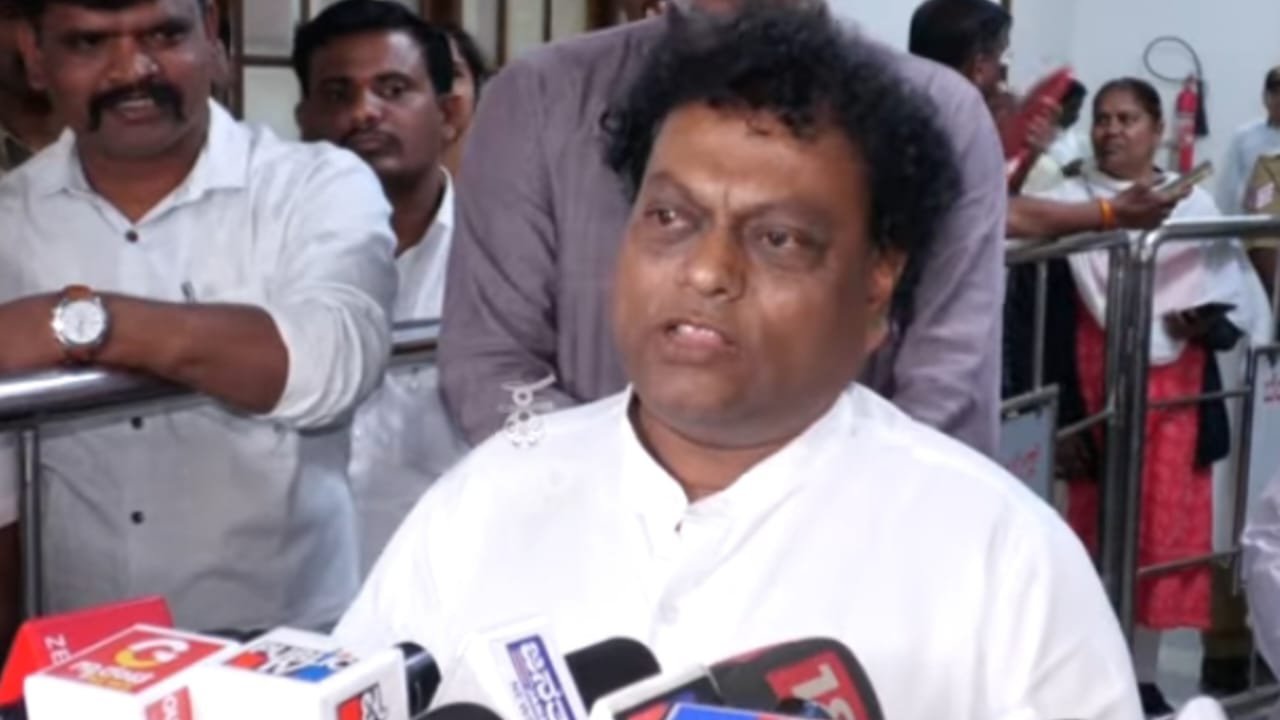 ಸುದೀಪ್-ದರ್ಶನ್‌ ಫ್ಯಾನ್ಸ್‌ ವಾರ್‌ ಬಗ್ಗೆ ಏನಂದ್ರು ಸಾಧು ಕೋಕಿಲ